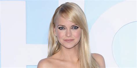 Anna Faris poses totally naked for new campaign